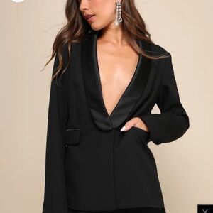 NWT lulus black button-front blazer.